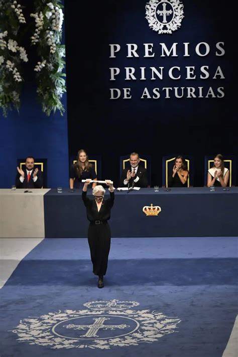 Spain’s royals honor Asturias prize winners, including Meryl Streep and Haruki Murakami